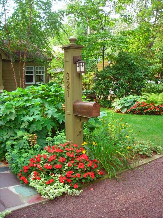 Big flower bed around mailbox #flowerbed #mailbox #garden #curbappeal #flowers #decorhomeideas