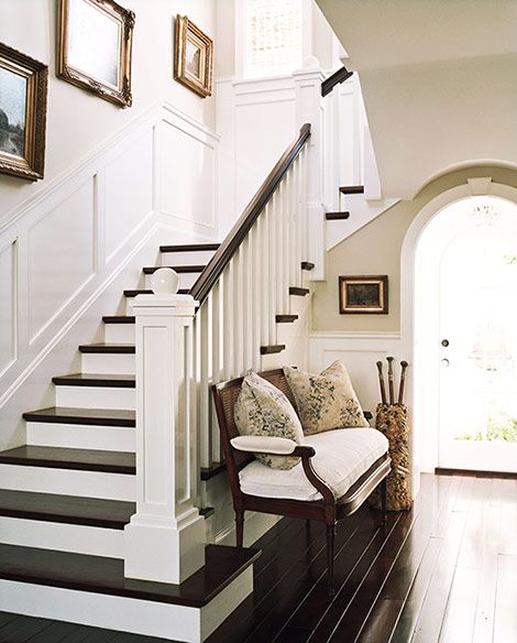Black and white staircase #staircase #stairway #stairs #staircaseideas #decorhomeideas