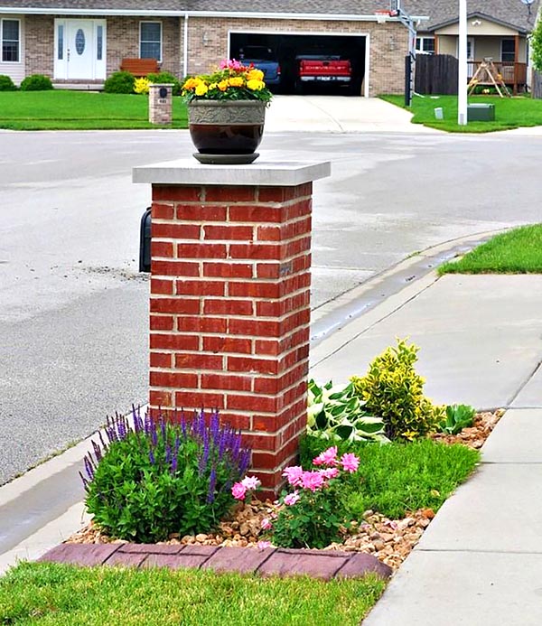 Brick tower mailbox flower bed #flowerbed #mailbox #garden #curbappeal #flowers #decorhomeideas