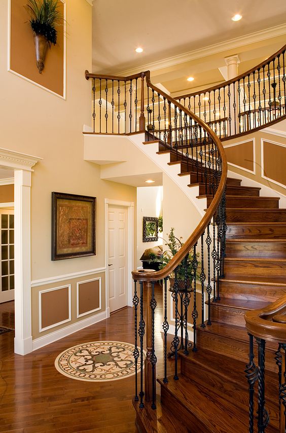 Classic dark wood stairway #staircase #stairway #stairs #staircaseideas #decorhomeideas