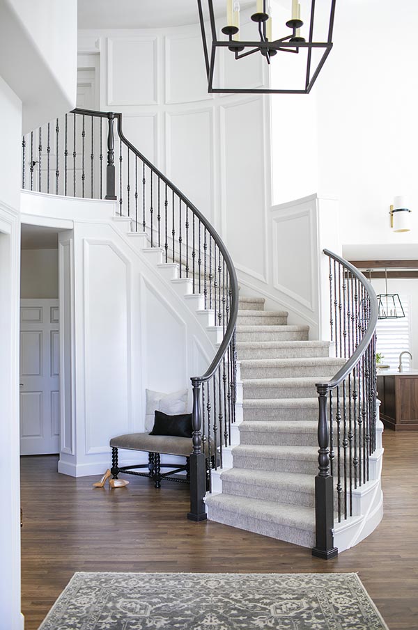 Dark railing stairway idea #staircase #stairway #stairs #staircaseideas #decorhomeideas