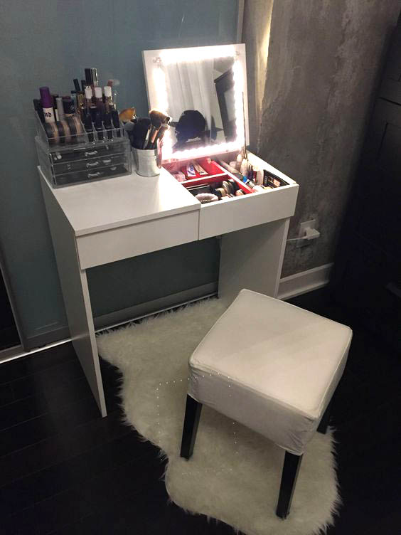 DIY vanity for small bedroom #vanity #bedroom #vanitybedroom #makeupvanity #homedecor #decorhomeiedeas