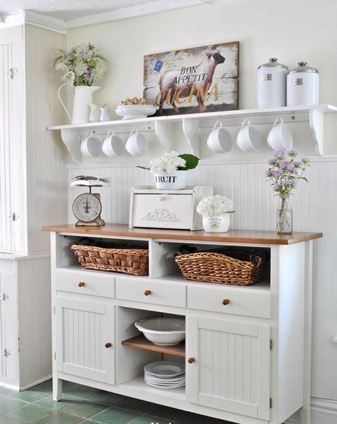 Farmhouse kitchen decor ideas in white #farmhousekitchen #farmhouse #farmhousedecor #kitchen #homedecor #decorhomeideas