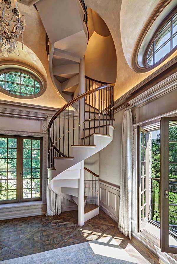 French spiral stairway #staircase #stairway #stairs #staircaseideas #decorhomeideas