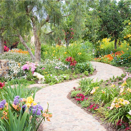 Garden pathway drought tolerant landscaping #droughttolerant #landscaping #garden #decorhomeideas