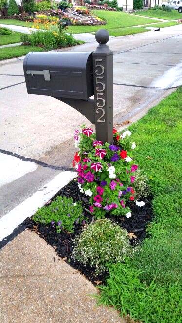 Mailbox flower tower #flowerbed #mailbox #garden #curbappeal #flowers #decorhomeideas