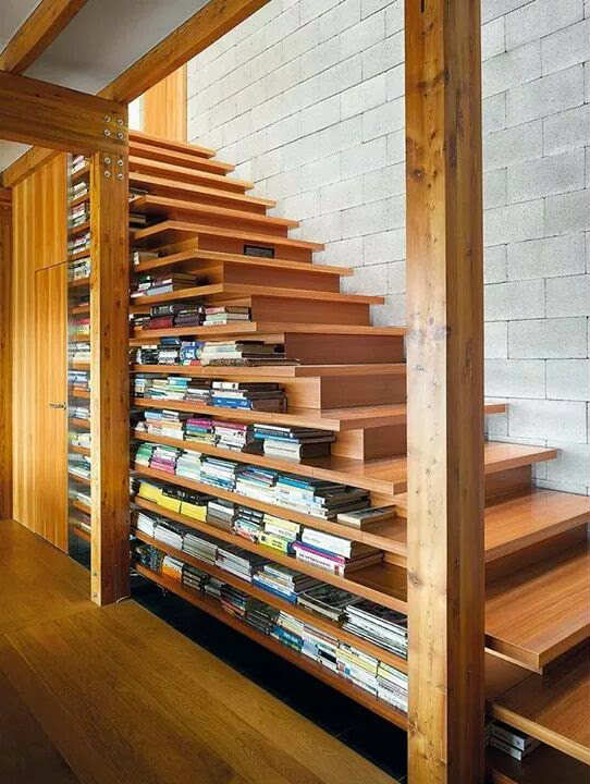 Staircase with built-in bookcase #staircase #stairway #stairs #staircaseideas #decorhomeideas