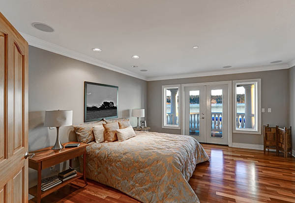 Traditional bedroom
