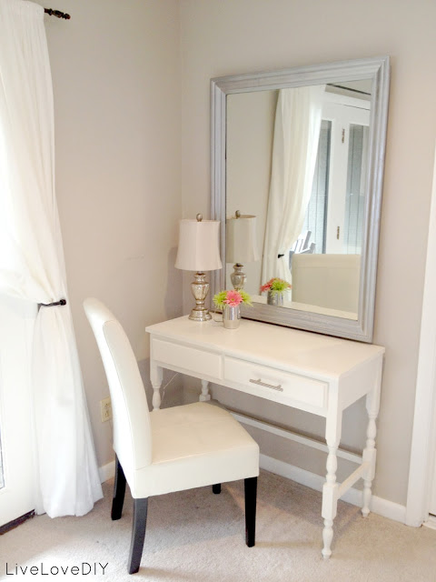 White vanity ideas for small bathrooms #vanity #bedroom #vanitybedroom #makeupvanity #homedecor #decorhomeiedeas