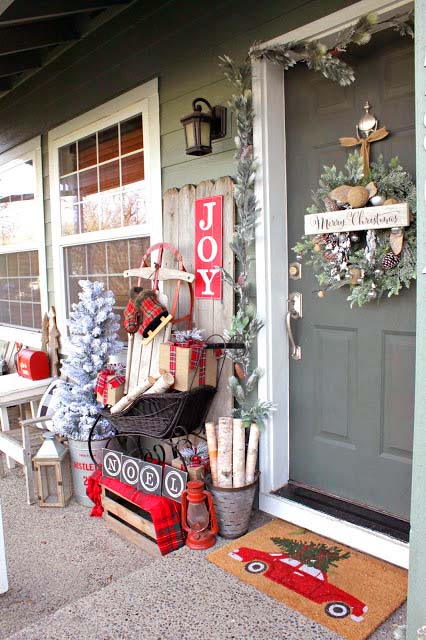 Charming front porch Christmas decoration #Christmasdecoration #Christmas #frontporch #porch #decoration #decorhomeideas