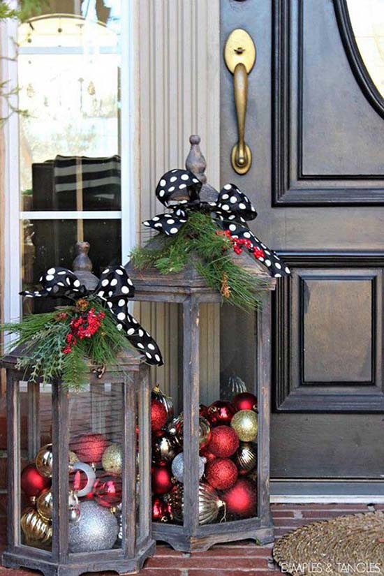 Christmas front porch decor with lanterns #Christmasdecoration #Christmas #frontporch #porch #decoration #decorhomeideas