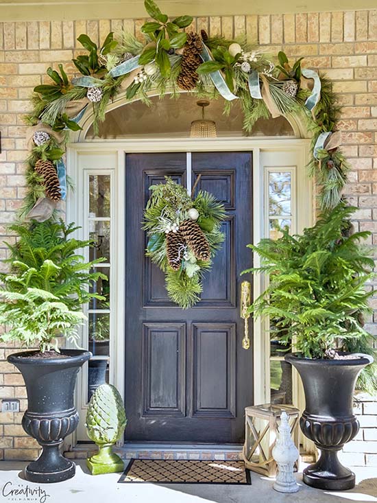 Christmas super pine cones Front porch #Christmasdecoration #Christmas #frontporch #porch #decoration #decorhomeideas