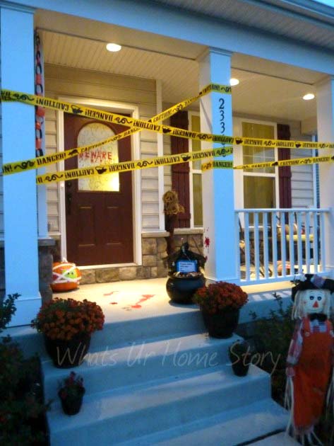 Crime scene Halloween front porch decoration #halloweendecorations #halloween #diyhalloween #halloweendecor #decorhomeideas