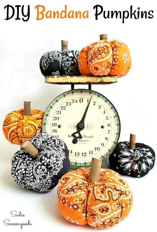 DIY Bandana Pumpkins #craft #fall #falldecor #falldecorideas #decorhomeideas