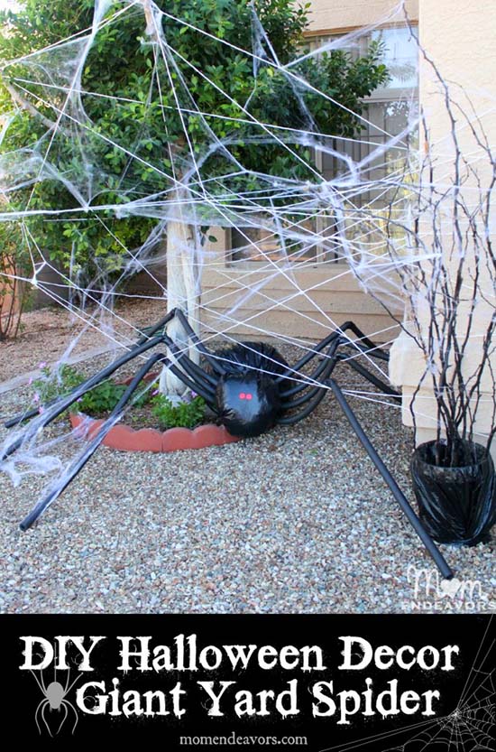 DIY Halloween Decor Giant Spider in Spiderweb #halloweendecorations #halloween #diyhalloween #halloweendecor #decorhomeideas