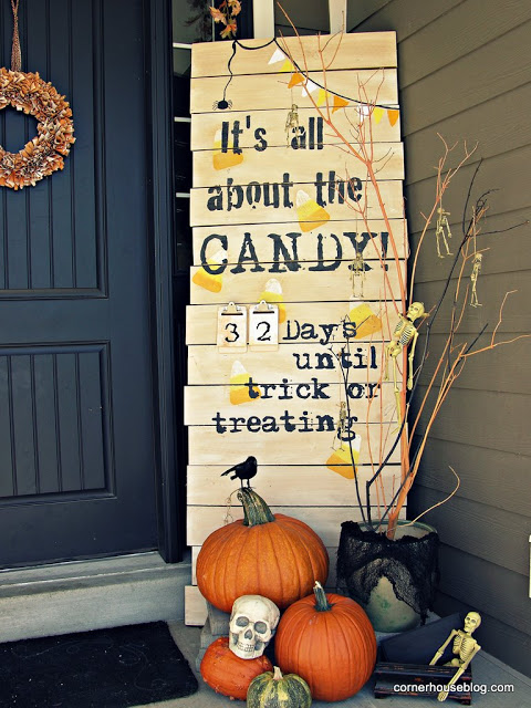 DIY Outdoor Halloween Decorations Sign #halloweendecorations #halloween #diyhalloween #halloweendecor #decorhomeideas