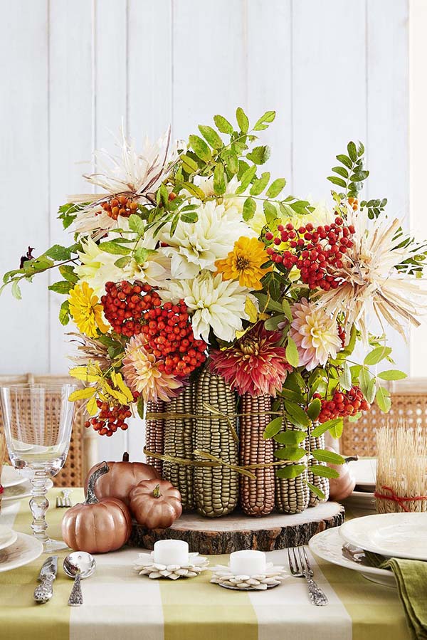 DIY autumn centerpieces metallic maize #fallcenterpiece #falldecor #diy #falldecoration #thanksgiving #decorhomeideas