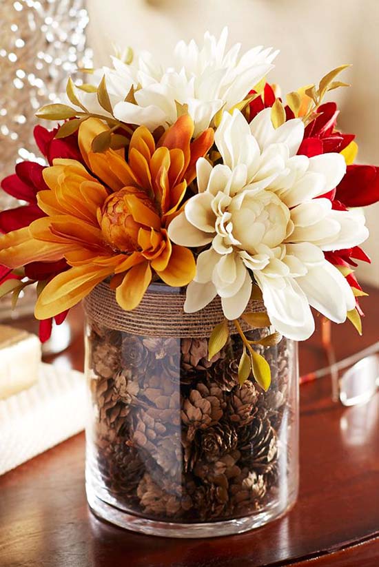 DIY fall centerpiece idea with faux dahlia and glass jar #fallcenterpiece #falldecor #diy #falldecoration #thanksgiving #decorhomeideas