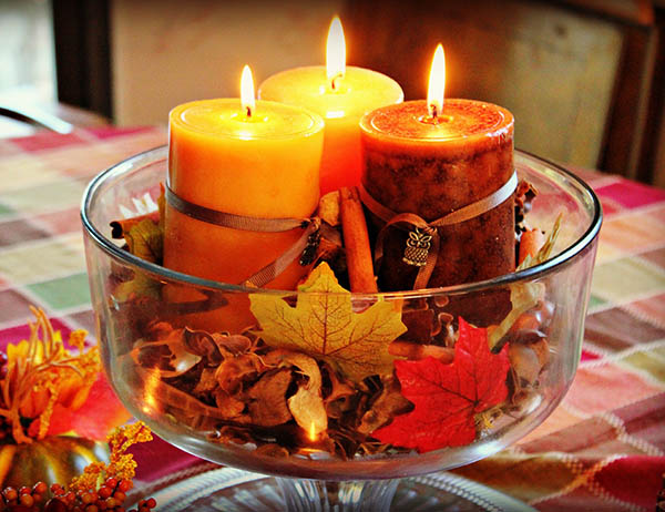 Fall candle decoration in glass bowl #falldecor #fallideas #candles #candlesdecor #decorhomeideas