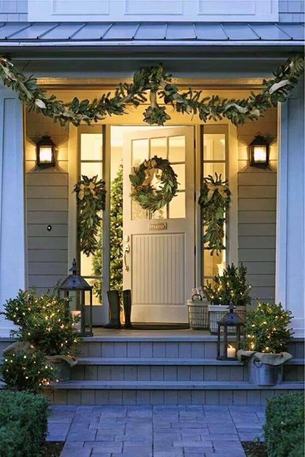 55 Amazing Front Porch Christmas Decorations You'll Love To Recreate #Christmasdecoration #Christmas #frontporch #porch #decoration #decorhomeideas