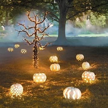 Halloween glowing pumpkin backyard decoration #halloweendecorations #halloween #diyhalloween #halloweendecor #decorhomeideas