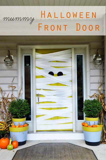 Mummy front door Halloween decoration #halloweendecorations #halloween #diyhalloween #halloweendecor #decorhomeideas