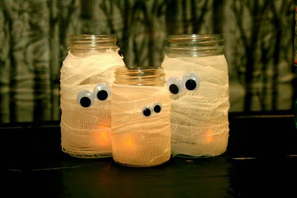 Mummy jar decoration for Halloween #halloweendecorations #halloween #diyhalloween #halloweendecor #decorhomeideas