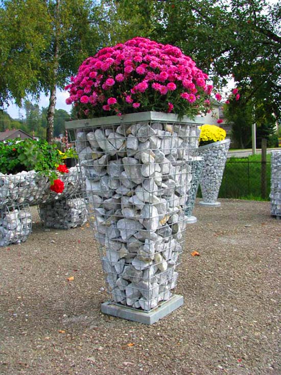 Assymetrical gabion planter #gabion #gabionplanter #flowerplanter #gardenideas #decorhomeideas