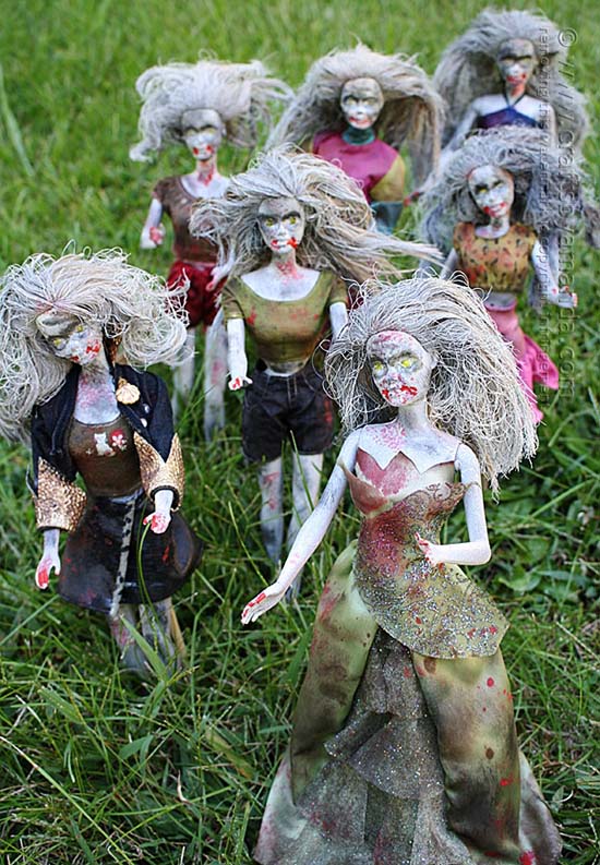 Barbie zombie Halloween outdoor decorations #halloweendecorations #halloween #diyhalloween #halloweendecor #decorhomeideas