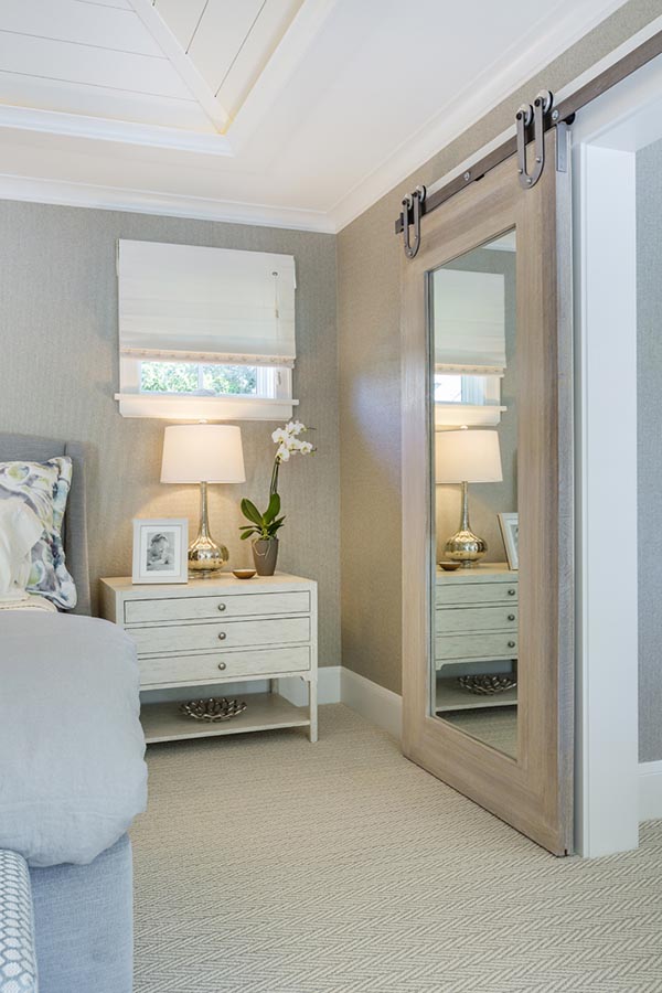 Bedroom barn door with mirror #barndoor #bedroom #interior #homedecor #decorhomeideas