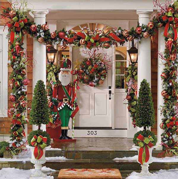 Colorful front porch Christmas decoration #Christmasdecoration #Christmas #frontporch #porch #decoration #decorhomeideas