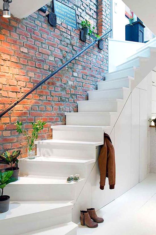 Exposed brick stairs decoration #staircase #stairs #stairway #stairsdecoration #homedecor #decorhomeideas