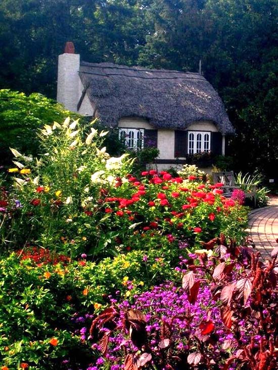 Fairy tale cottage garden #cottagegarden #cottage #garden #landscaping #backyard #flowers #decorhomeideas