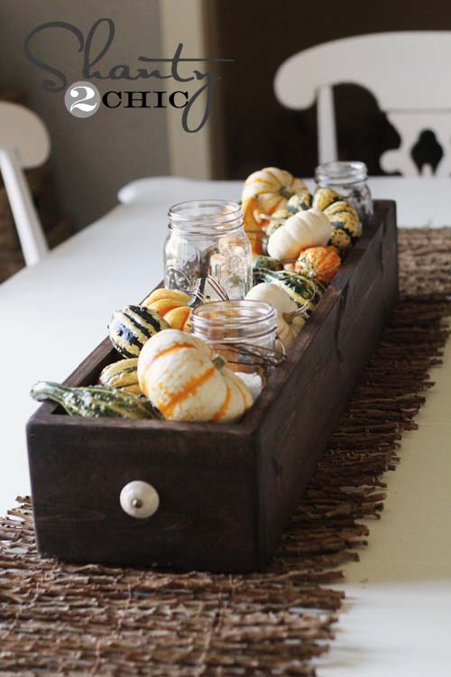 Fall table basket DIY centerpiece #fallcenterpiece #falldecor #diy #falldecoration #thanksgiving #decorhomeideas