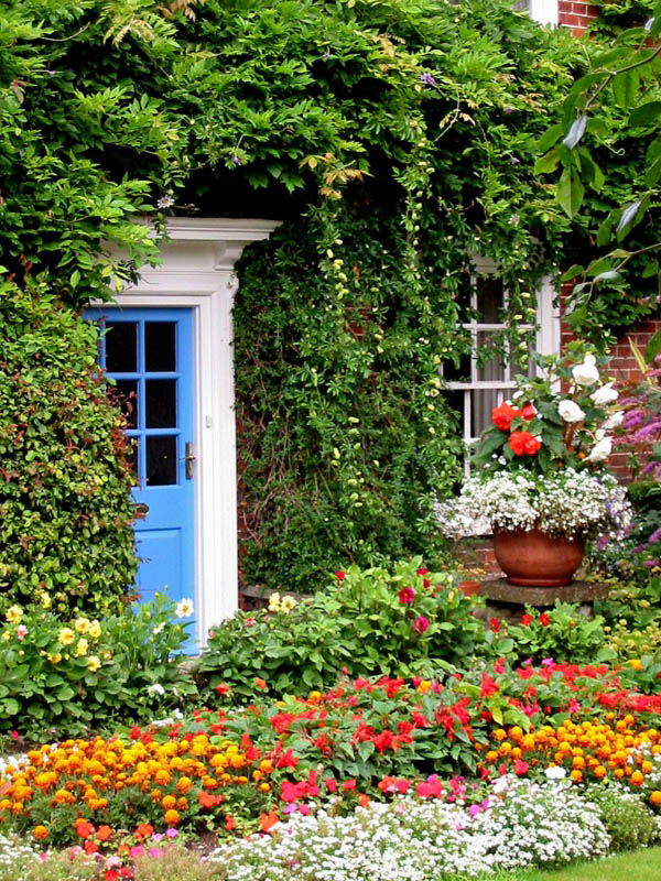 Flower garden in front of cottage #cottagegarden #cottage #garden #landscaping #backyard #flowers #decorhomeideas