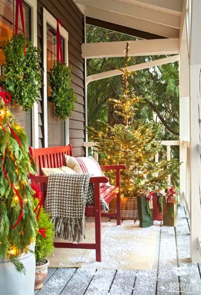 55 Best Front Porch Christmas Decorations for 2021 | Decor Home Ideas