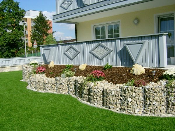 Gabion flower bed #gabion #gabionplanter #flowerplanter #gardenideas #decorhomeideas