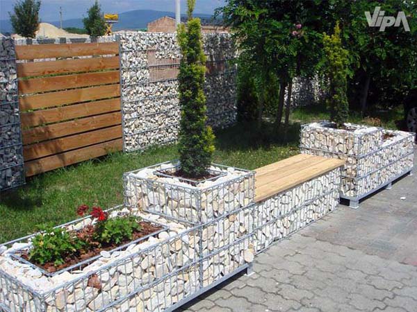 Gabion planters in the garden #gabion #gabionplanter #flowerplanter #gardenideas #decorhomeideas