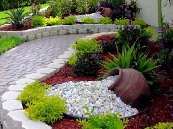 Garden spilled flower bed #garden #landscaping #gardenideas #decorhomeideas