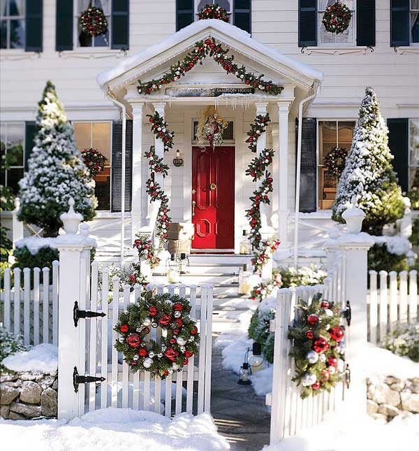 Gorgeous front porch Christmas decoration #Christmasdecoration #Christmas #frontporch #porch #decoration #decorhomeideas