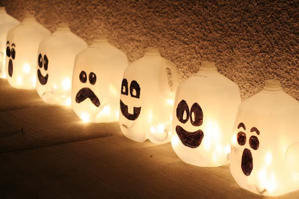 Halloween jugs #halloweendecorations #halloween #diyhalloween #halloweendecor #decorhomeideas