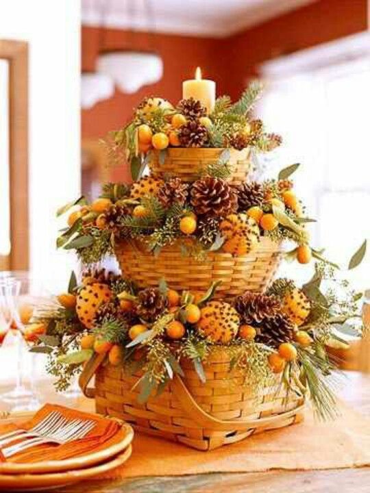 Harvest basket DIY fall centerpiece #fallcenterpiece #falldecor #diy #falldecoration #thanksgiving #decorhomeideas