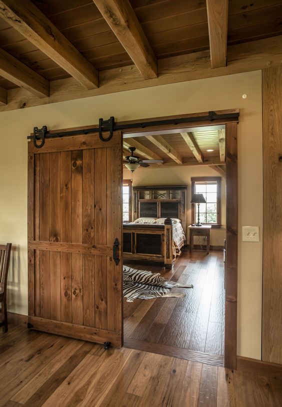 Oak bedroom barn door #barndoor #bedroom #interior #homedecor #decorhomeideas