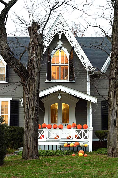 Orange paper balls Halloween decoration #halloweendecorations #halloween #diyhalloween #halloweendecor #decorhomeideas