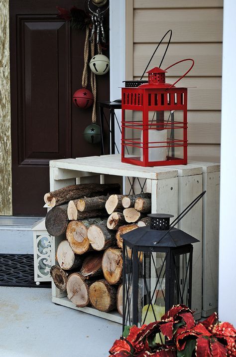 Firewood and lanterns front porch Christmas decoration #Christmasdecoration #Christmas #frontporch #porch #decoration #decorhomeideas