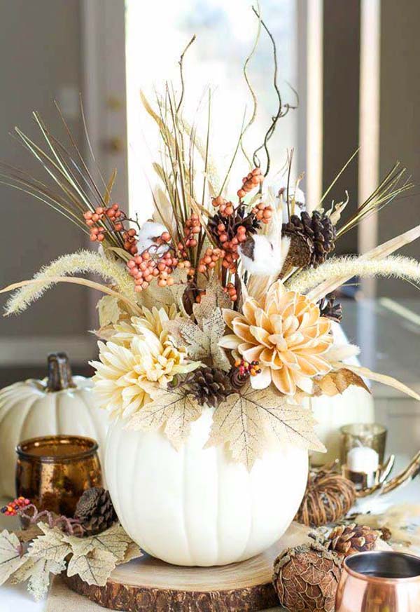 Pumpkin centerpiece fall decoration #fallcenterpiece #falldecor #diy #falldecoration #thanksgiving #decorhomeideas #pumpkin