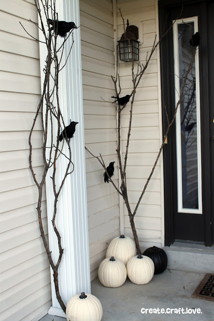 Raven Halloween outdoor decoration #halloweendecorations #halloween #diyhalloween #halloweendecor #decorhomeideas