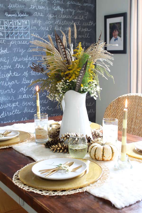 Simple DIY fall table centerpiece #fallcenterpiece #falldecor #diy #falldecoration #thanksgiving #decorhomeideas