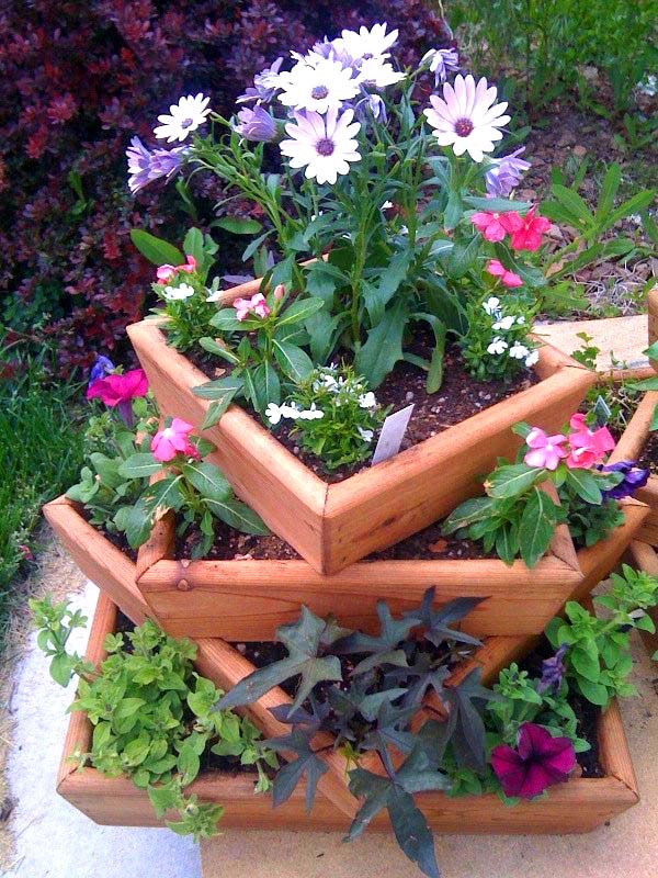 Small tiered flower planter #tieredplanter #flowerplanter #planter #flowerpot #decorhomeideas