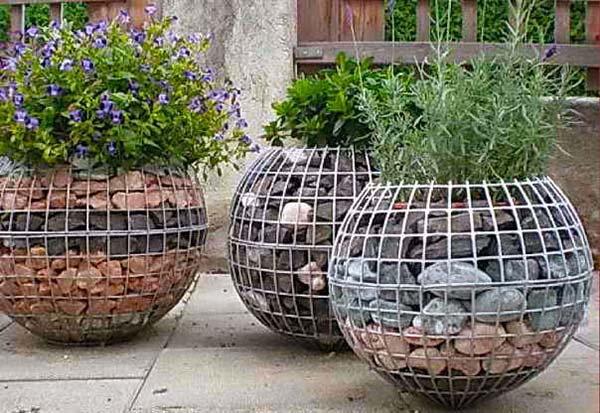 Sphere gabion planters #gabion #gabionplanter #flowerplanter #gardenideas #decorhomeideas